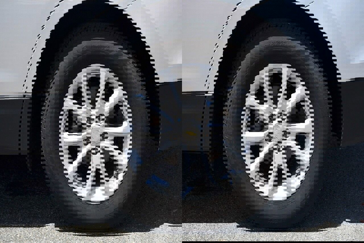 Used 2021 Chevrolet Equinox LT w/ Driver Convenience Package image 12