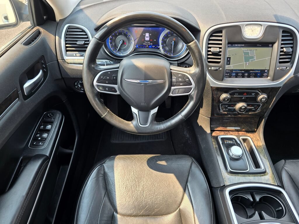Used 2020 Chrysler 300 Limited RWD image 2