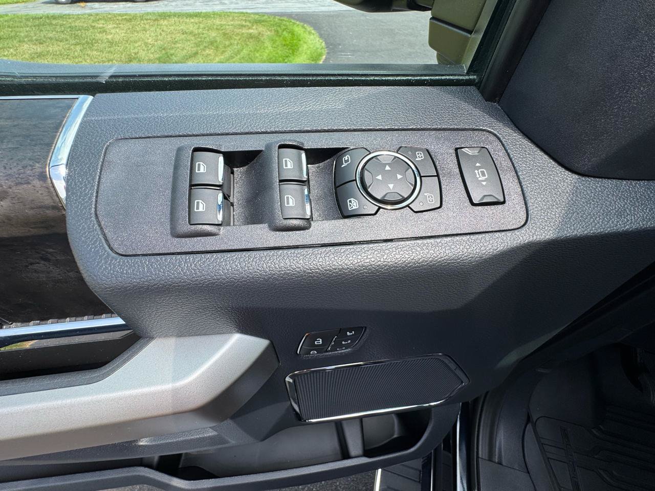 Used 2022 Ford F350 Lariat w/ Lariat Ultimate Package AWD/4WD image 22