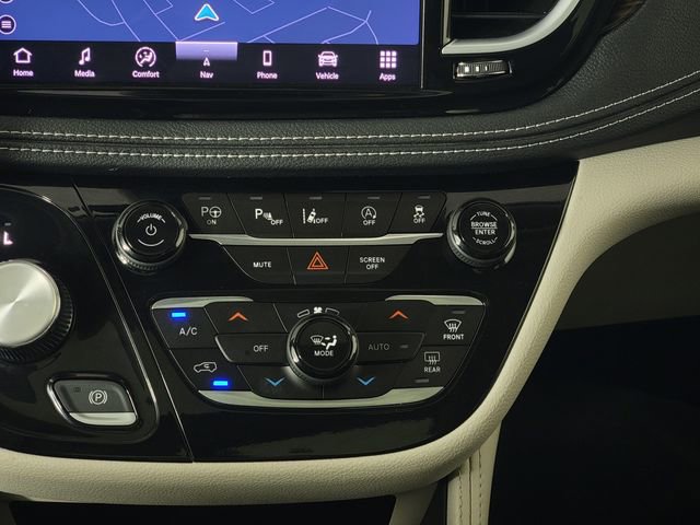 Used 2023 Chrysler Pacifica Limited AWD/4WD image 23