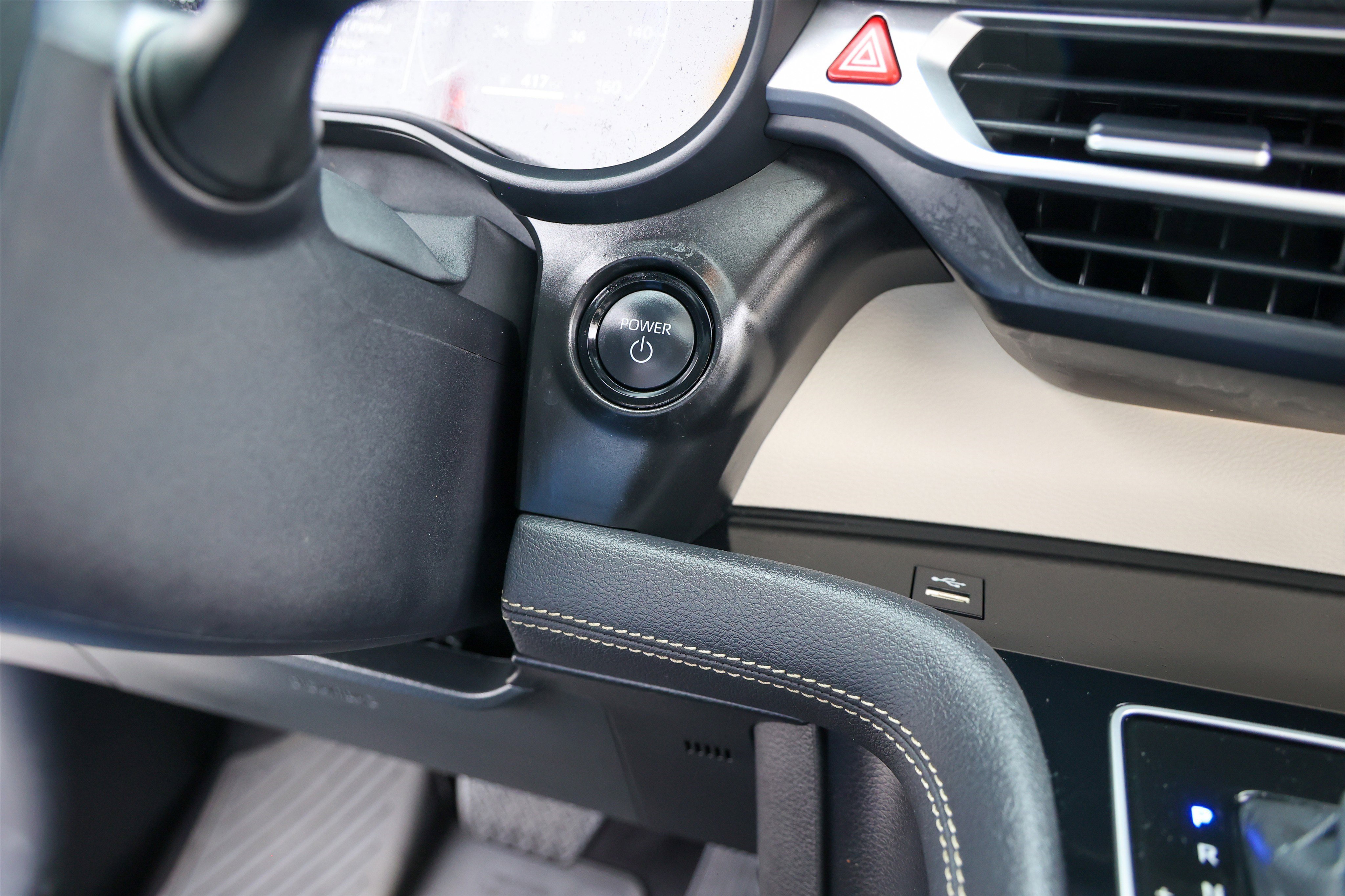 Used 2025 Toyota Sienna Platinum FWD image 21