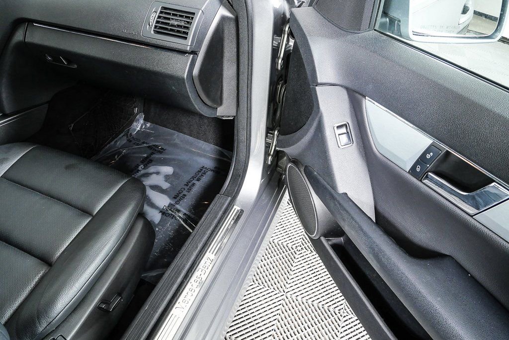 Used 2011 Mercedes-Benz C 300 Sedan image 24