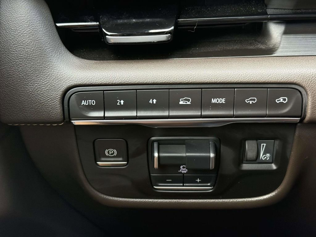 Used 2023 Cadillac Escalade ESV Premium Luxury w/ Performance Package AWD/4WD image 38