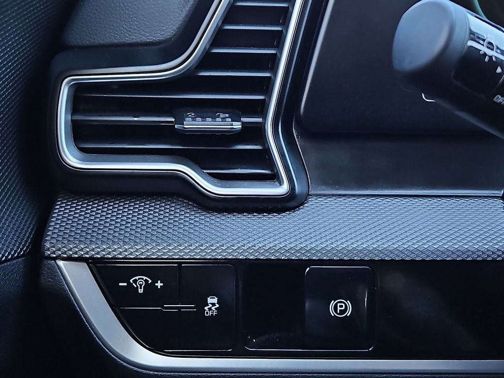 Used 2025 Kia Sportage LX image 23