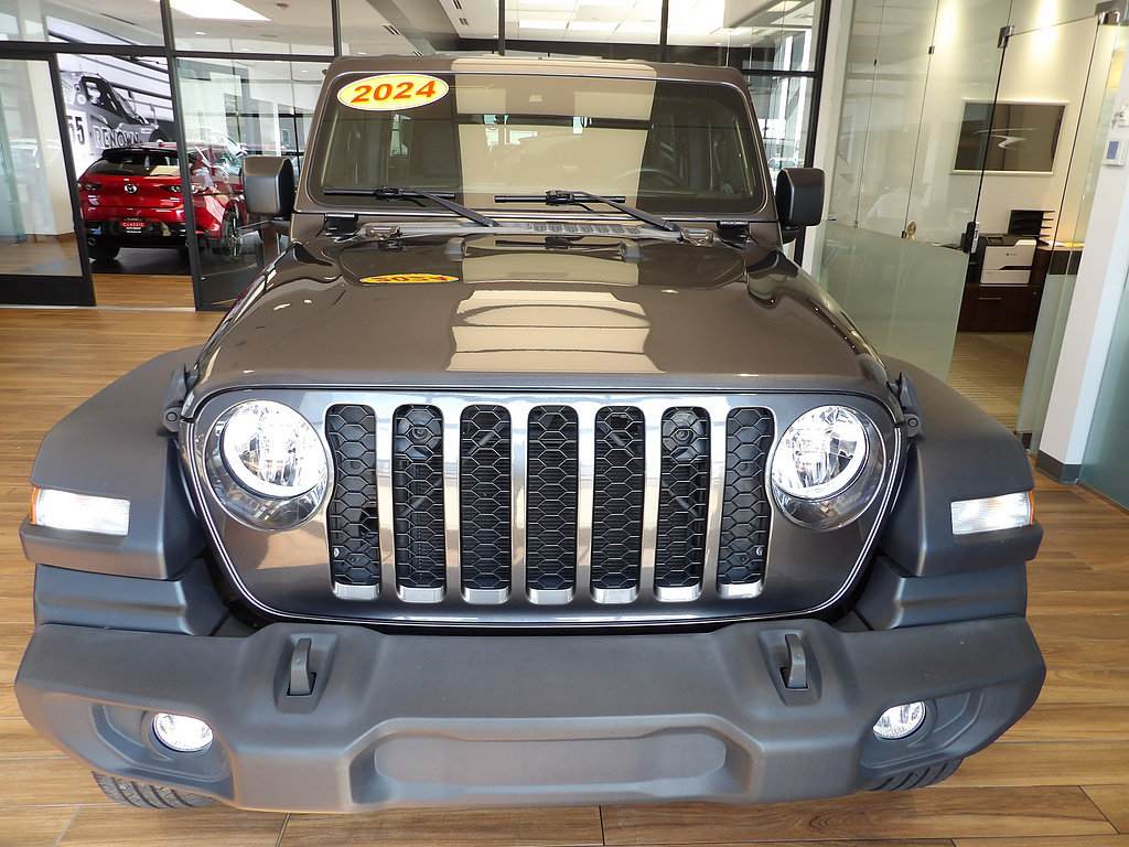 Used 2024 Jeep Wrangler Unlimited Sport AWD/4WD image 2