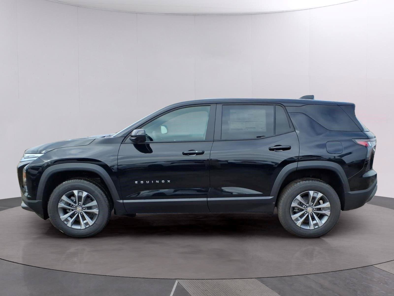 New 2026 Chevrolet Equinox LT w/ Convenience Package II FWD image 2