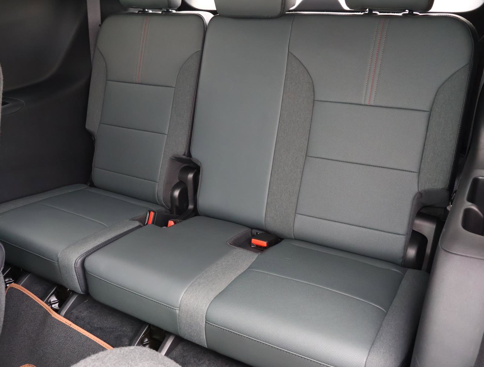 Used 2024 GMC Acadia AT4 w/ Luxury Package image 25