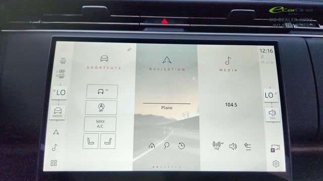 Used 2025 Land Rover Range Rover SE image 46