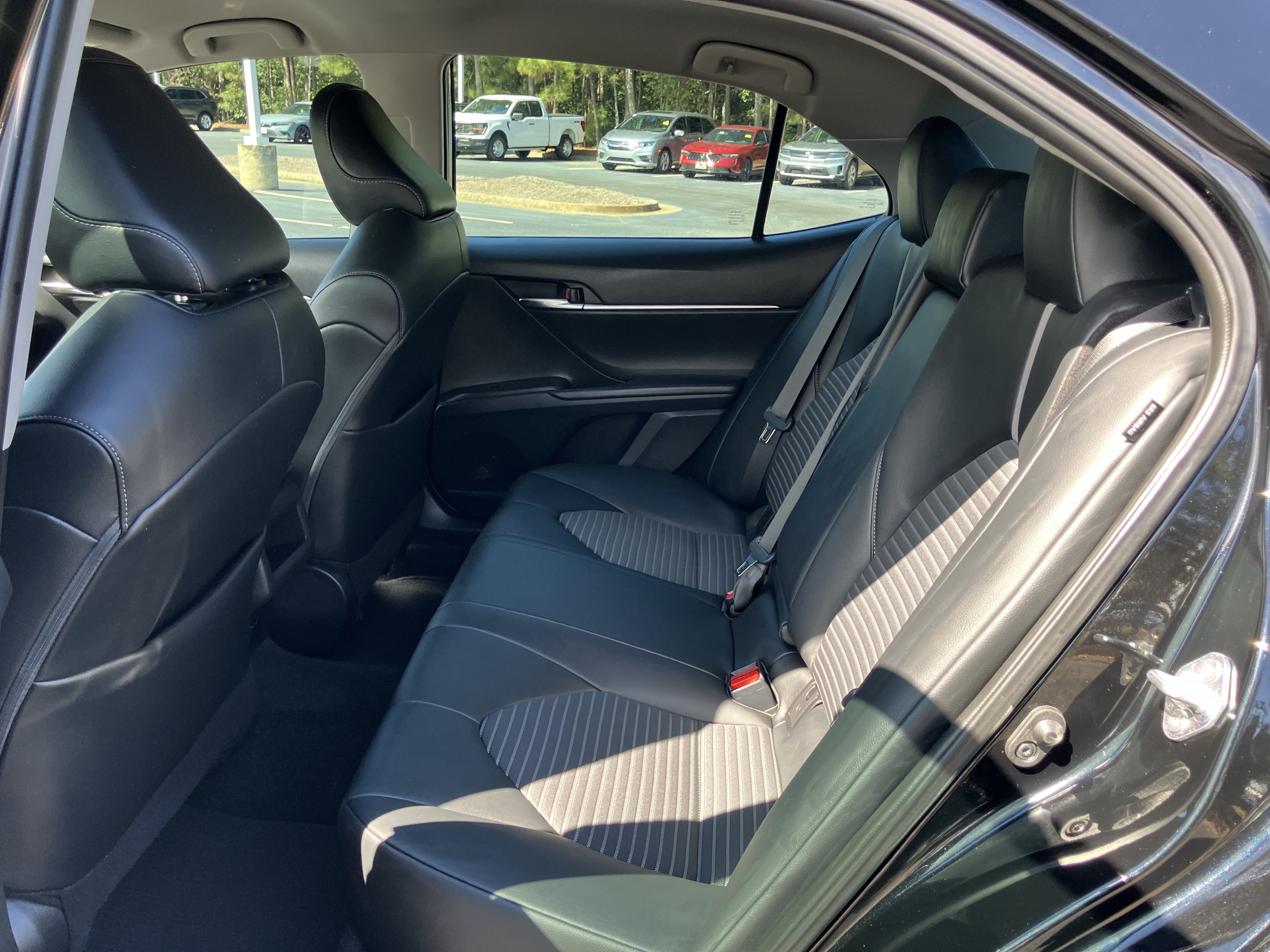 Used 2022 Toyota Camry SE FWD image 31