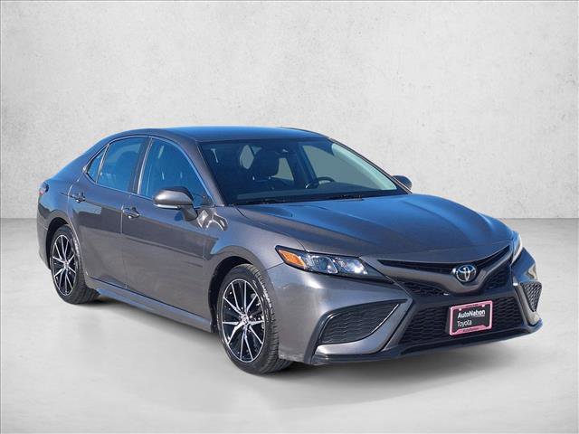 Used 2023 Toyota Camry SE image 3