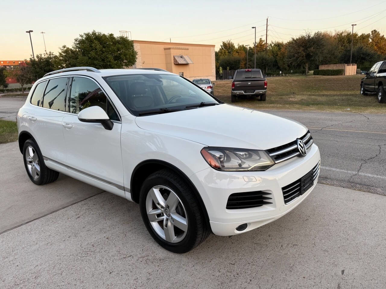 Used 2013 Volkswagen Touareg TDI image 6