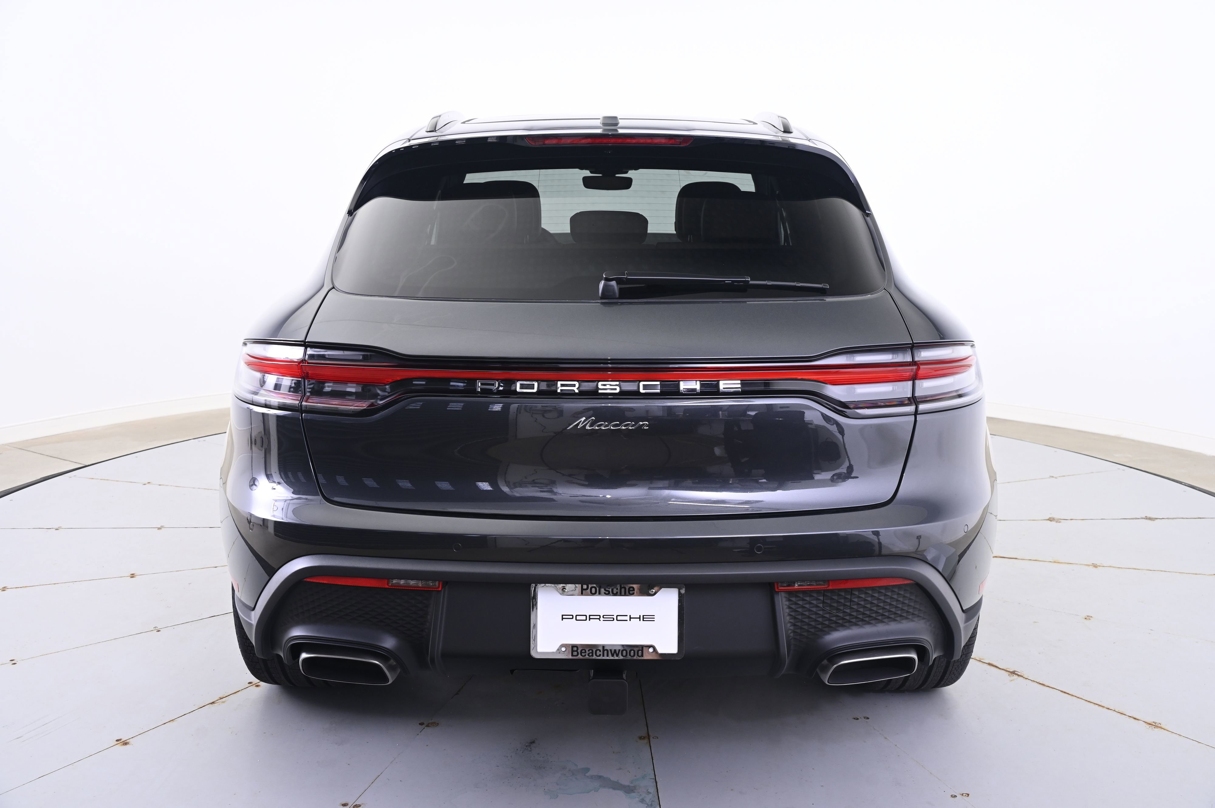 Certified 2025 Porsche Macan image 6