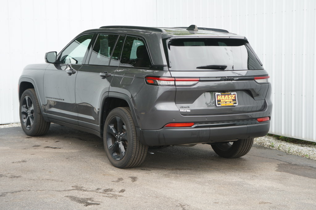 Used 2023 Jeep Grand Cherokee Altitude AWD/4WD image 4
