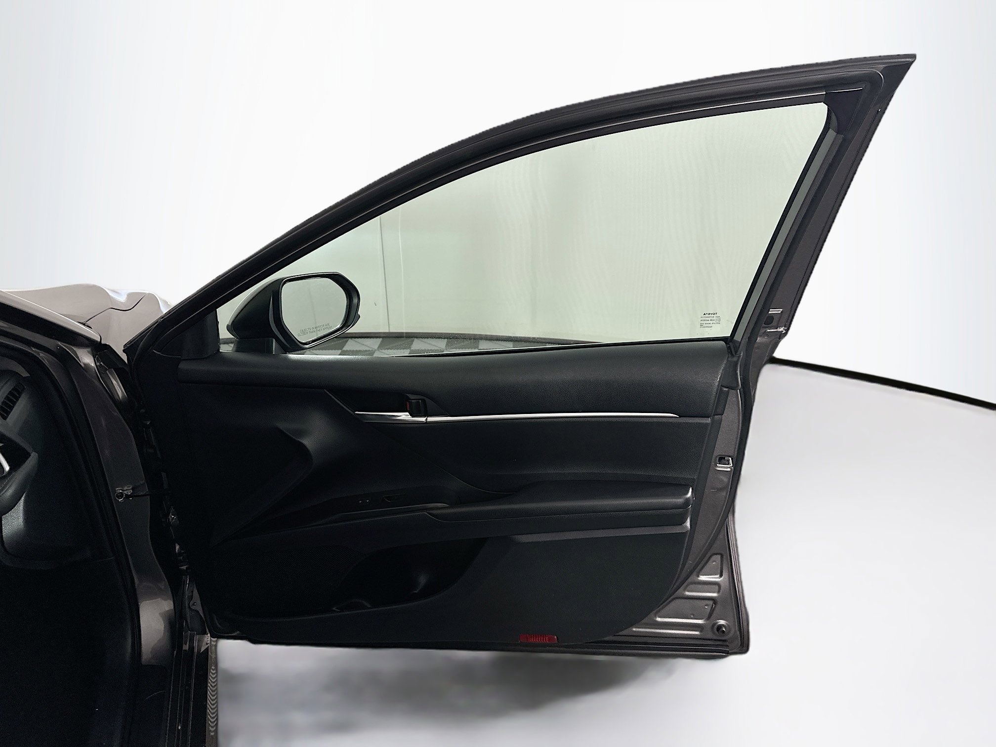 Used 2021 Toyota Camry LE image 29