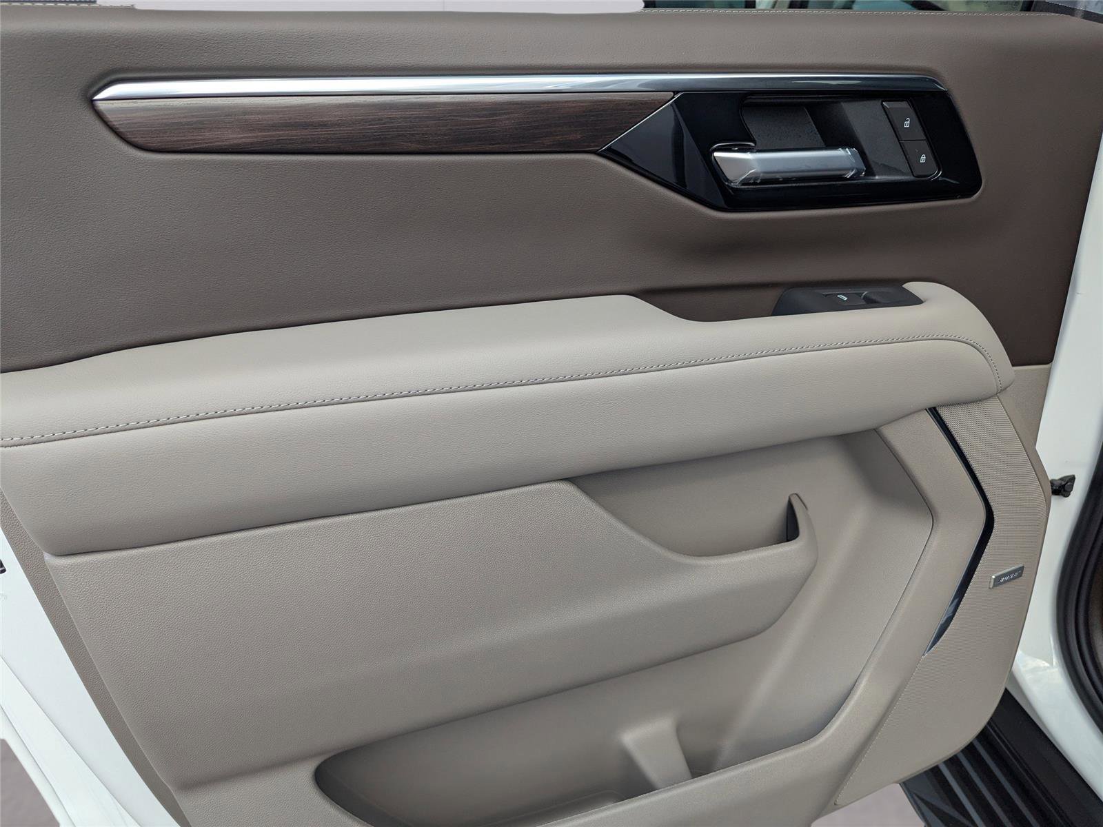 New 2026 Chevrolet Suburban LT w/ Comfort Package RWD image 25