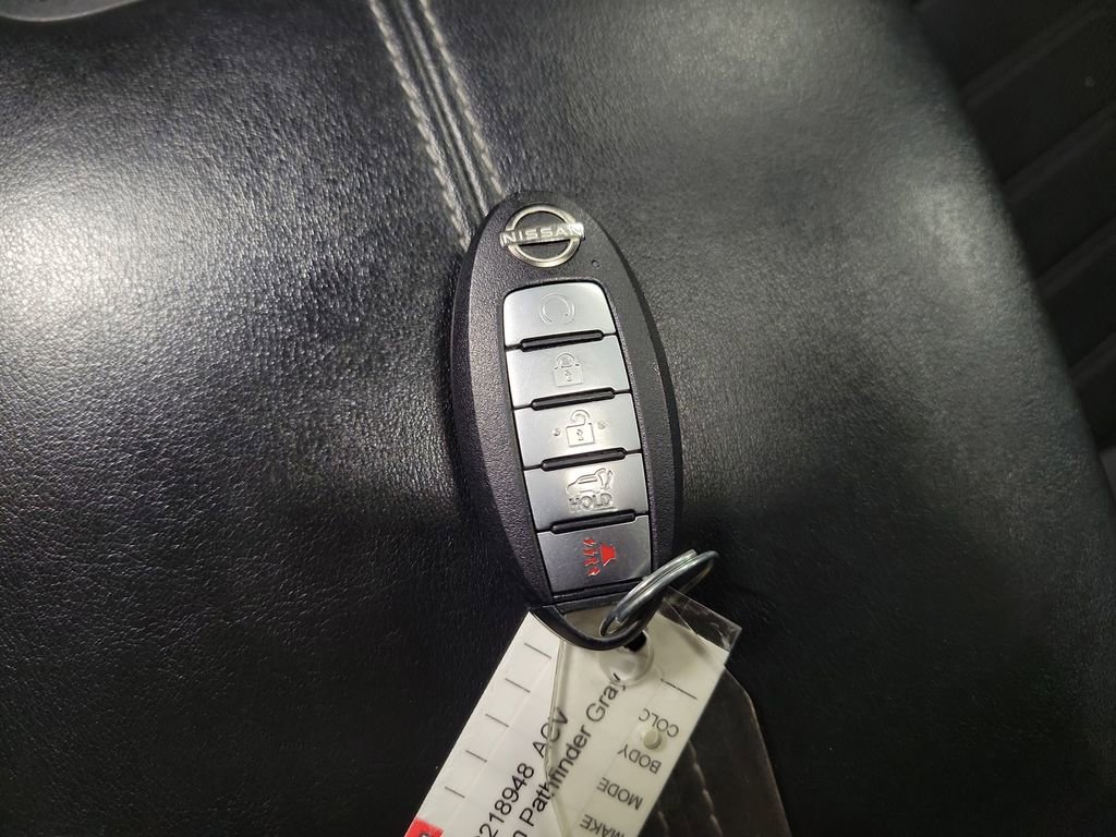 Used 2022 Nissan Pathfinder Platinum w/ Cargo Package image 15