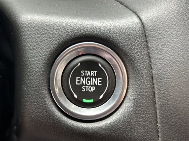 Used 2023 GMC Yukon SLT image 32