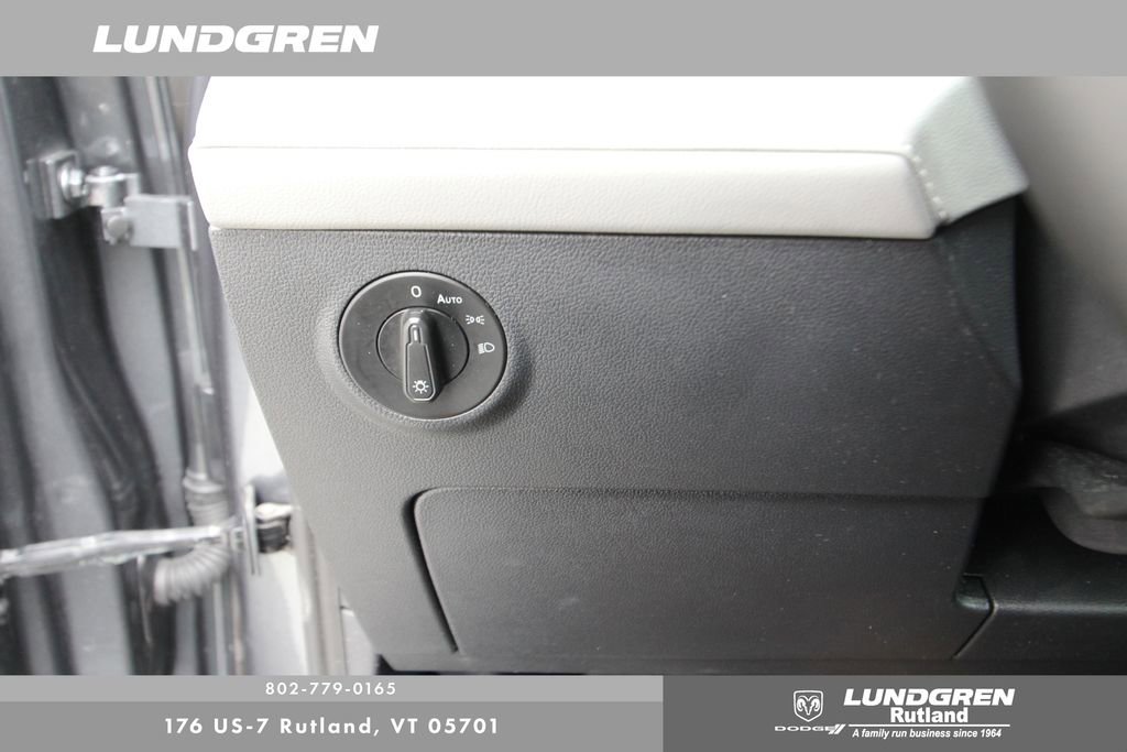 Used 2024 Volkswagen Taos SE image 15