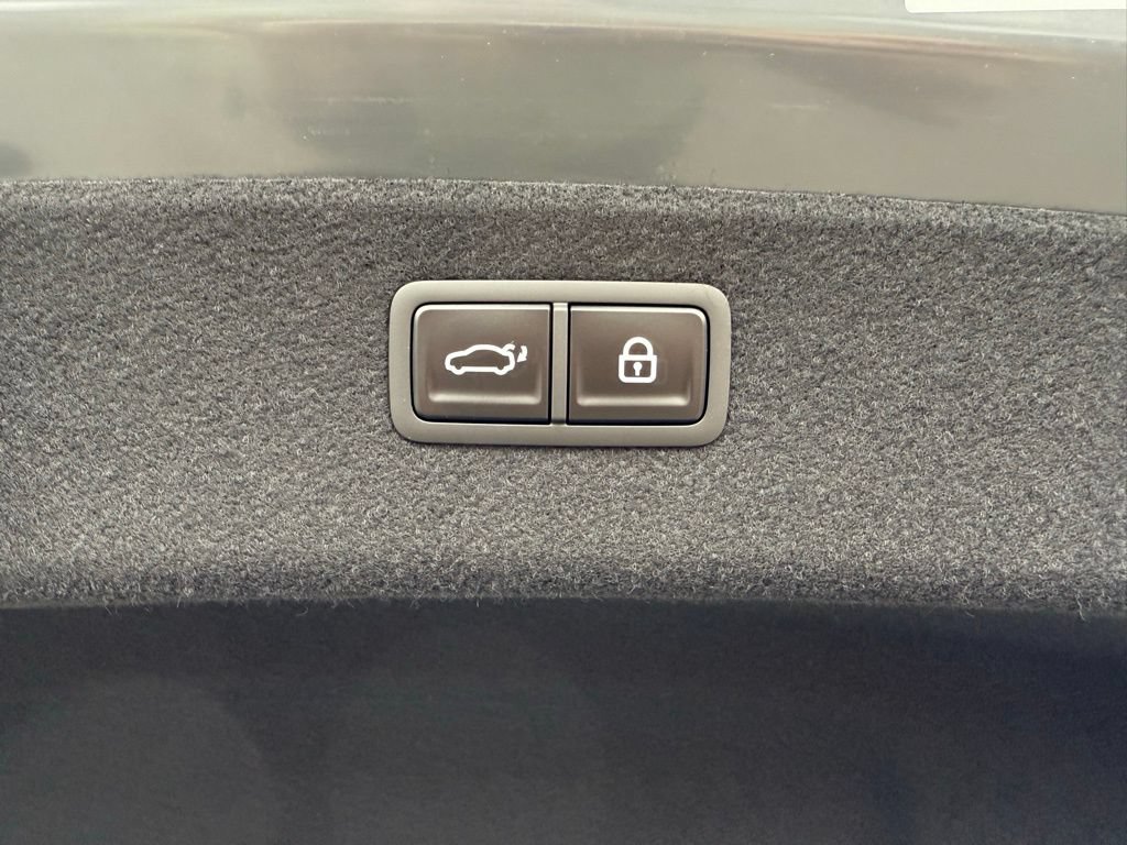 Certified 2025 Genesis G80 2.5T Advanced AWD/4WD image 16