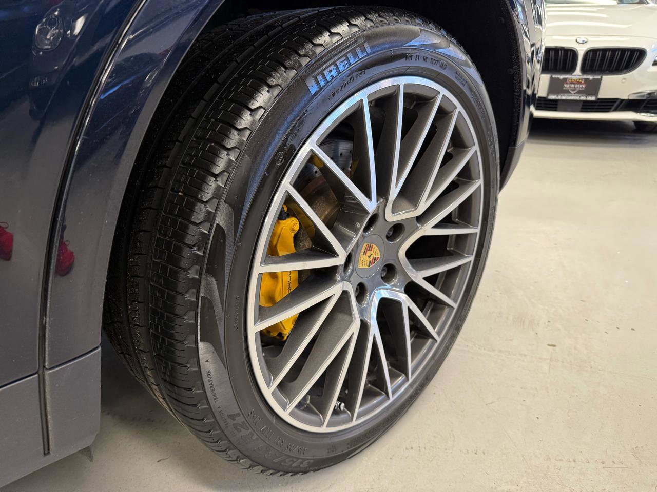 Used 2022 Porsche Cayenne Platinum Edition AWD/4WD image 16