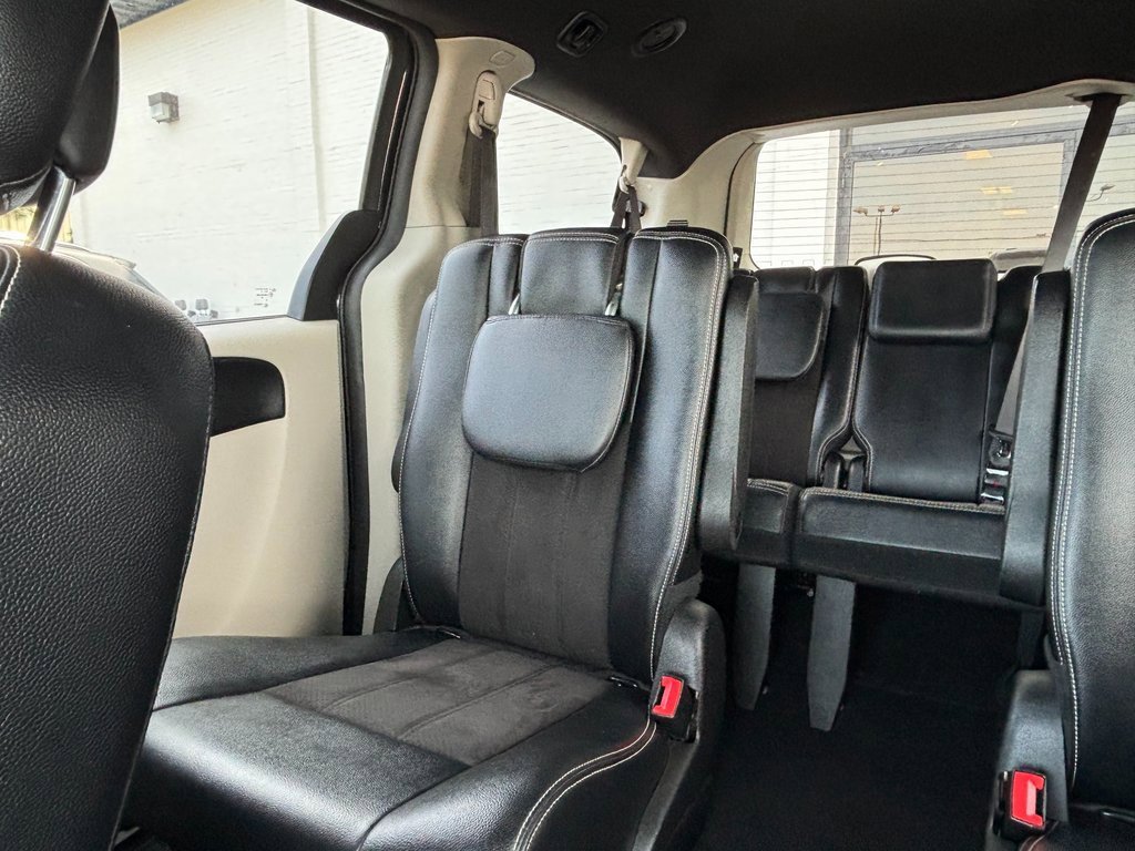Used 2019 Dodge Grand Caravan SXT image 36