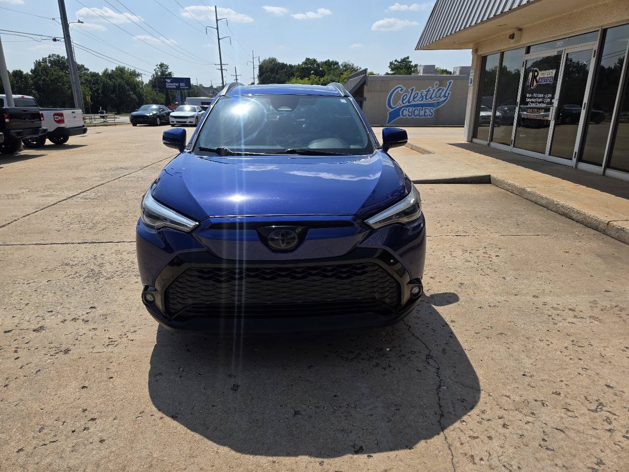 Used 2023 Toyota Corolla Cross AWD Hybrid w/ Convenience Package image 2