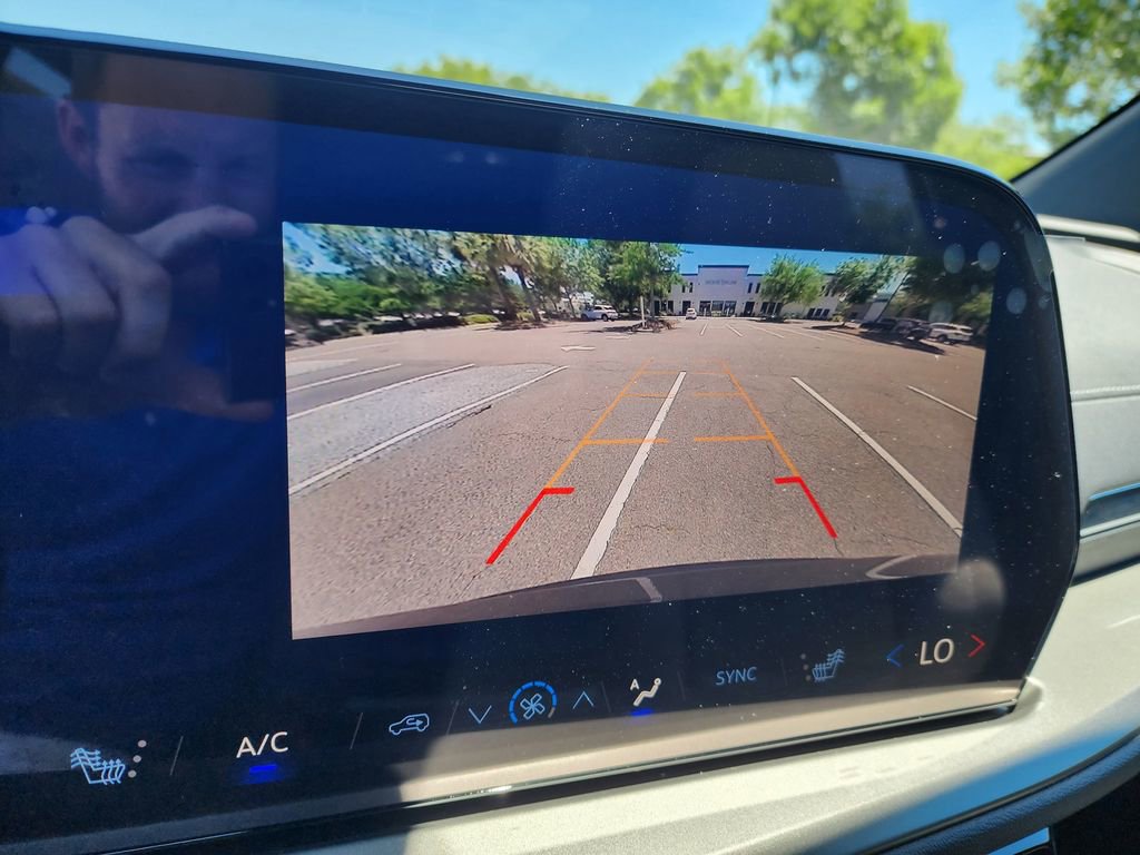 New 2025 Chevrolet Traverse LT image 14