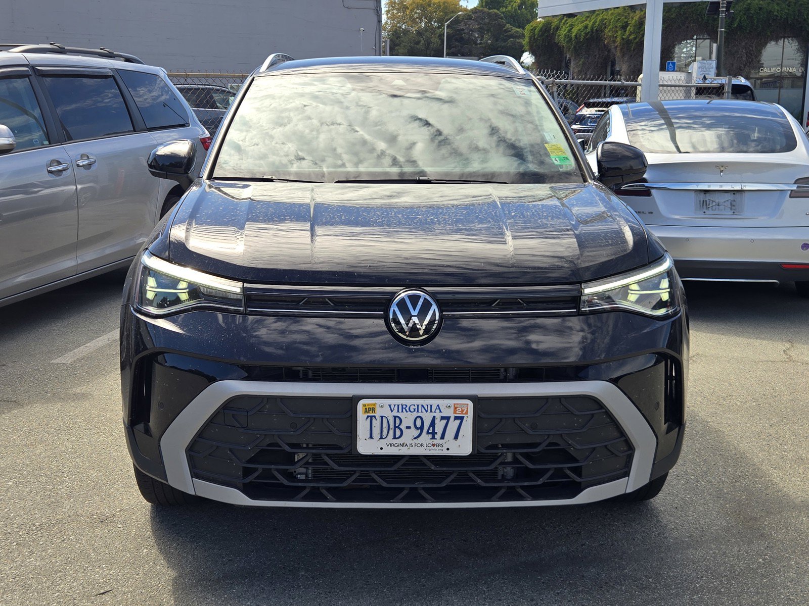 Used 2025 Volkswagen Taos SE AWD/4WD image 2