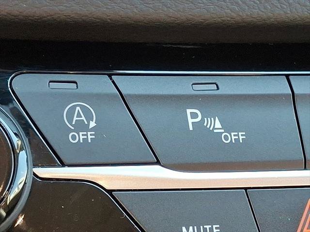 Certified 2023 Chrysler Pacifica Touring-L FWD image 24