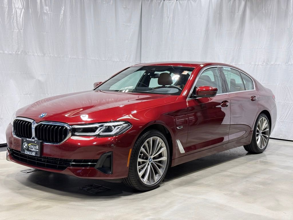 Certified 2023 BMW 530e xDrive w/ Premium Package AWD/4WD image 3