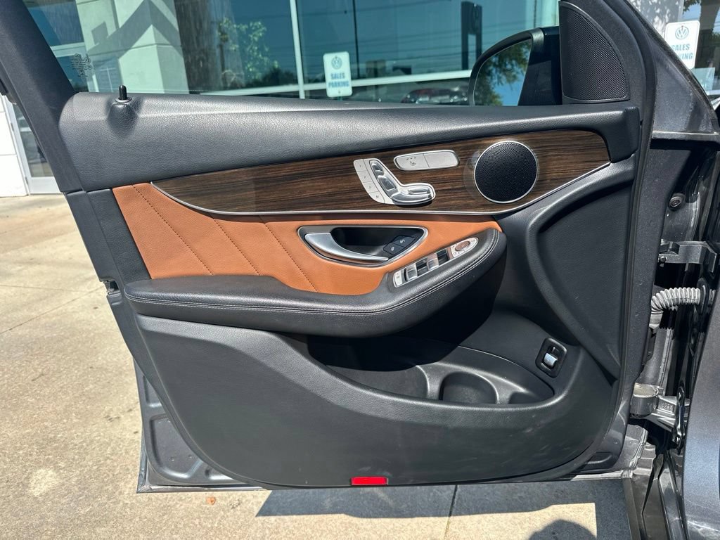Used 2021 Mercedes-Benz GLC 300 4MATIC image 12