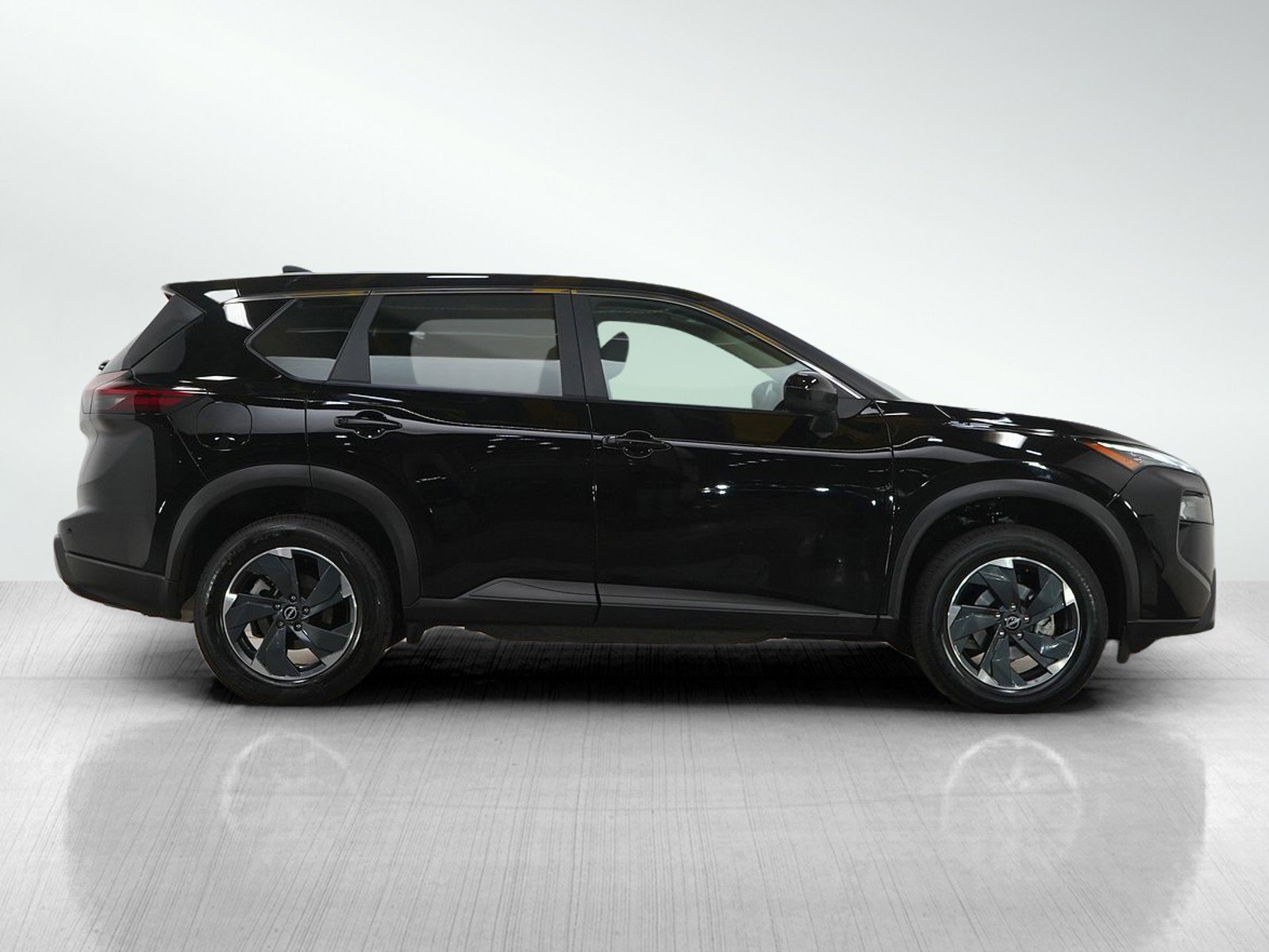Used 2025 Nissan Rogue SV image 6