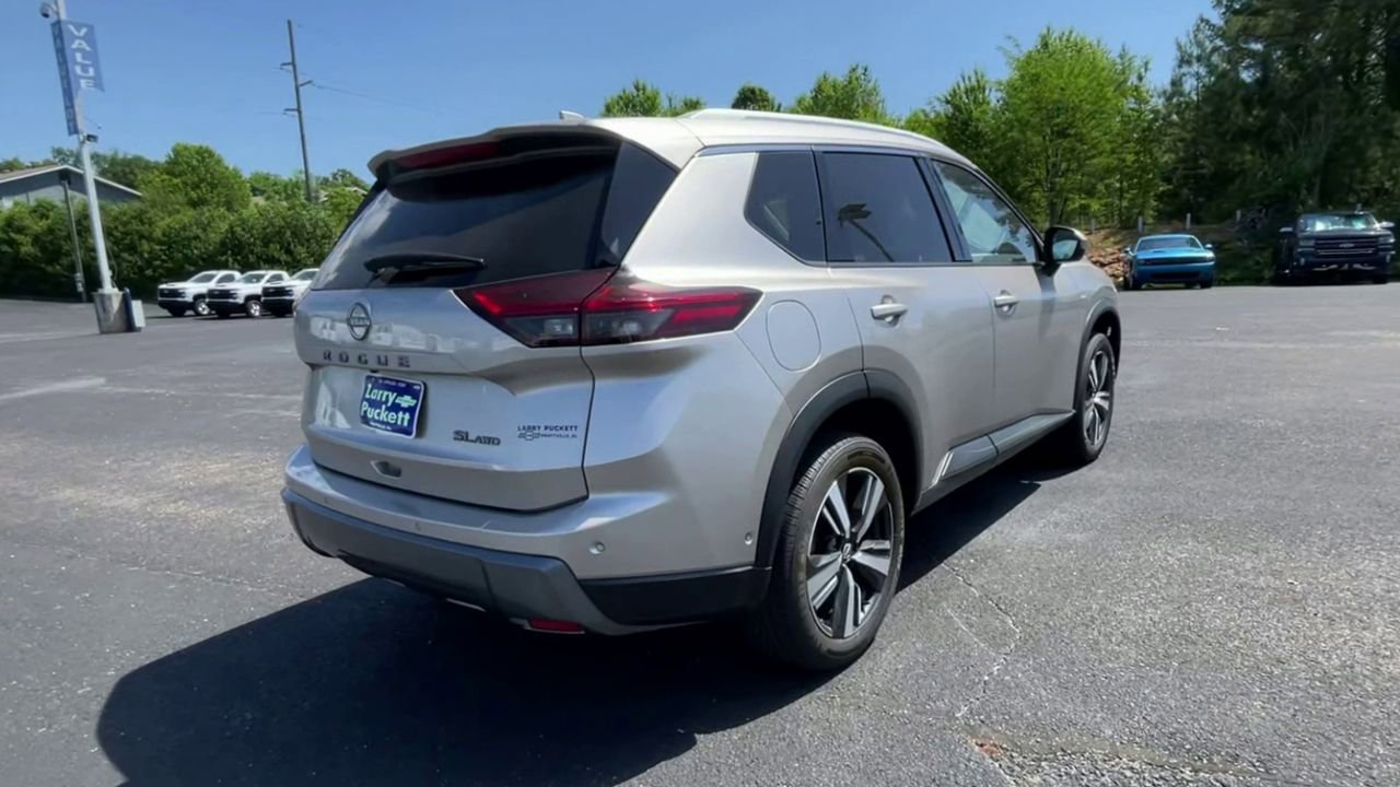 Used 2024 Nissan Rogue SL w/ SL Premium Package AWD/4WD image 8