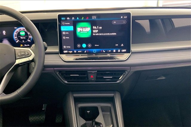 New 2025 Volkswagen Tiguan SE image 8