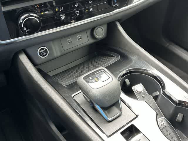 Used 2023 Nissan Rogue S FWD image 23