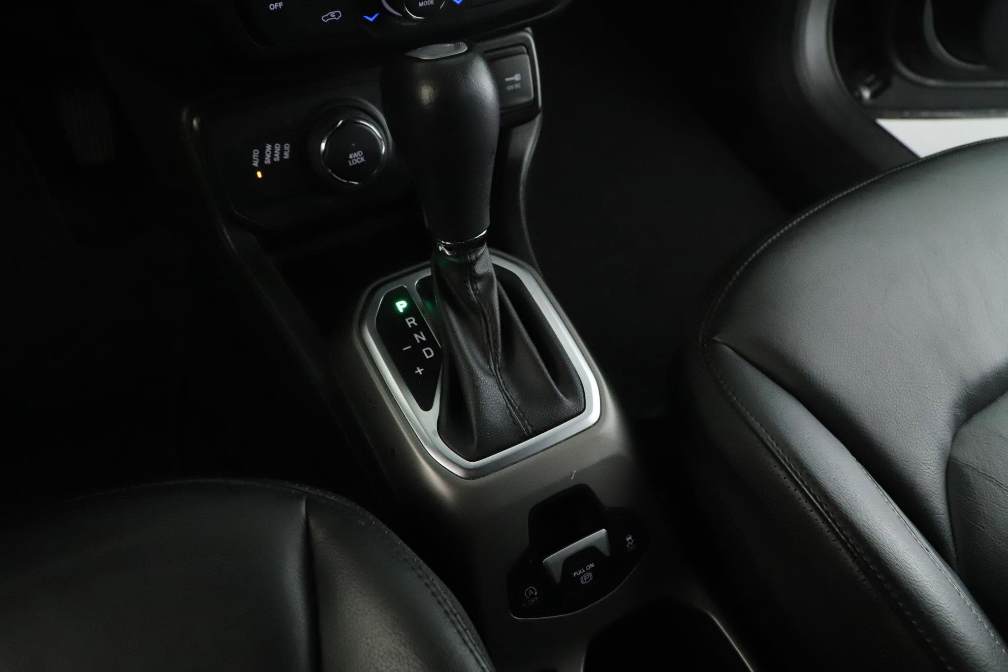 Used 2020 Jeep Renegade Altitude AWD/4WD image 16