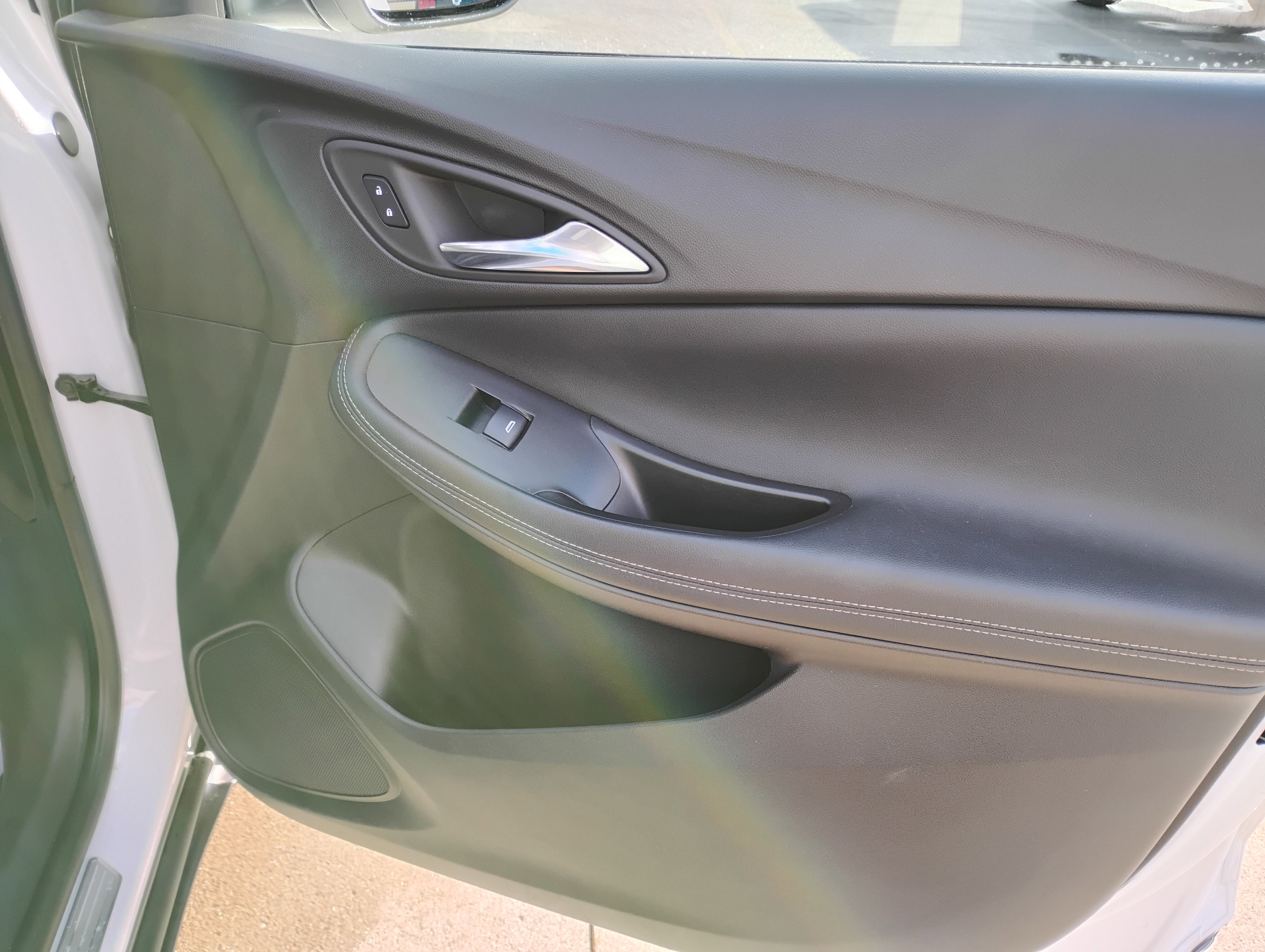 Used 2022 Buick Encore GX Essence w/ Experience Buick Package image 34