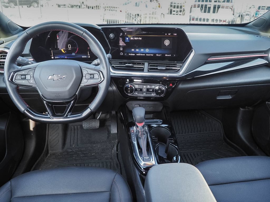 Used 2025 Chevrolet Trax RS w/ Sunroof Package FWD image 11