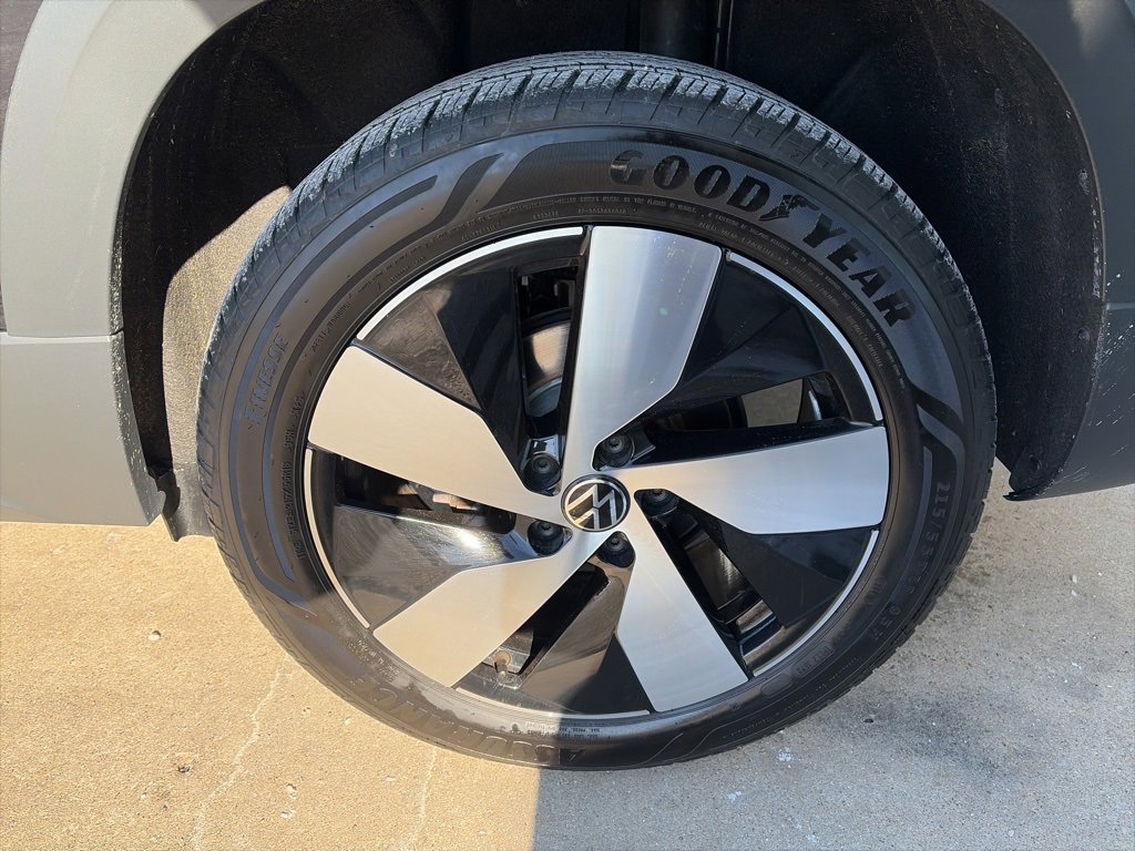 Certified 2025 Volkswagen Taos S image 22
