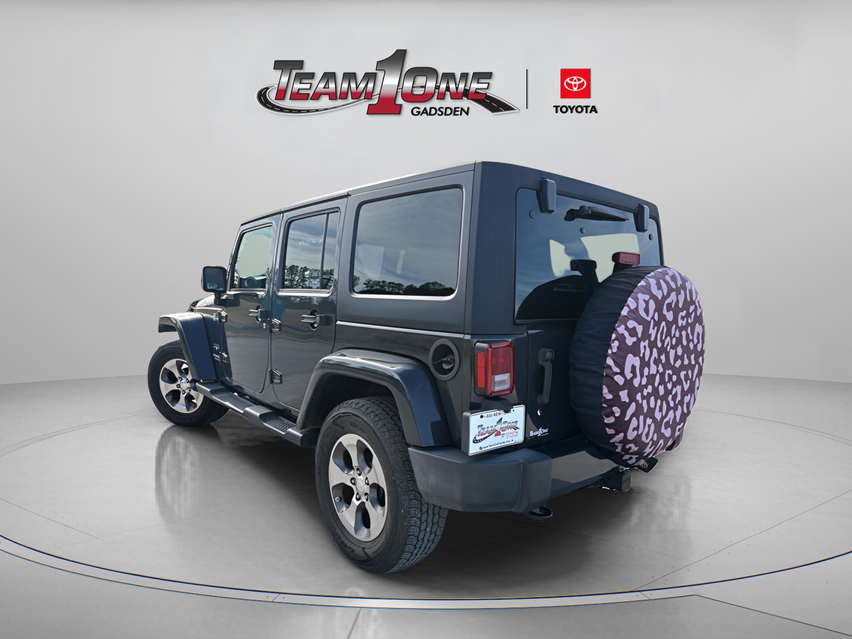 Used 2017 Jeep Wrangler Unlimited Sahara w/ Connectivity Group image 8