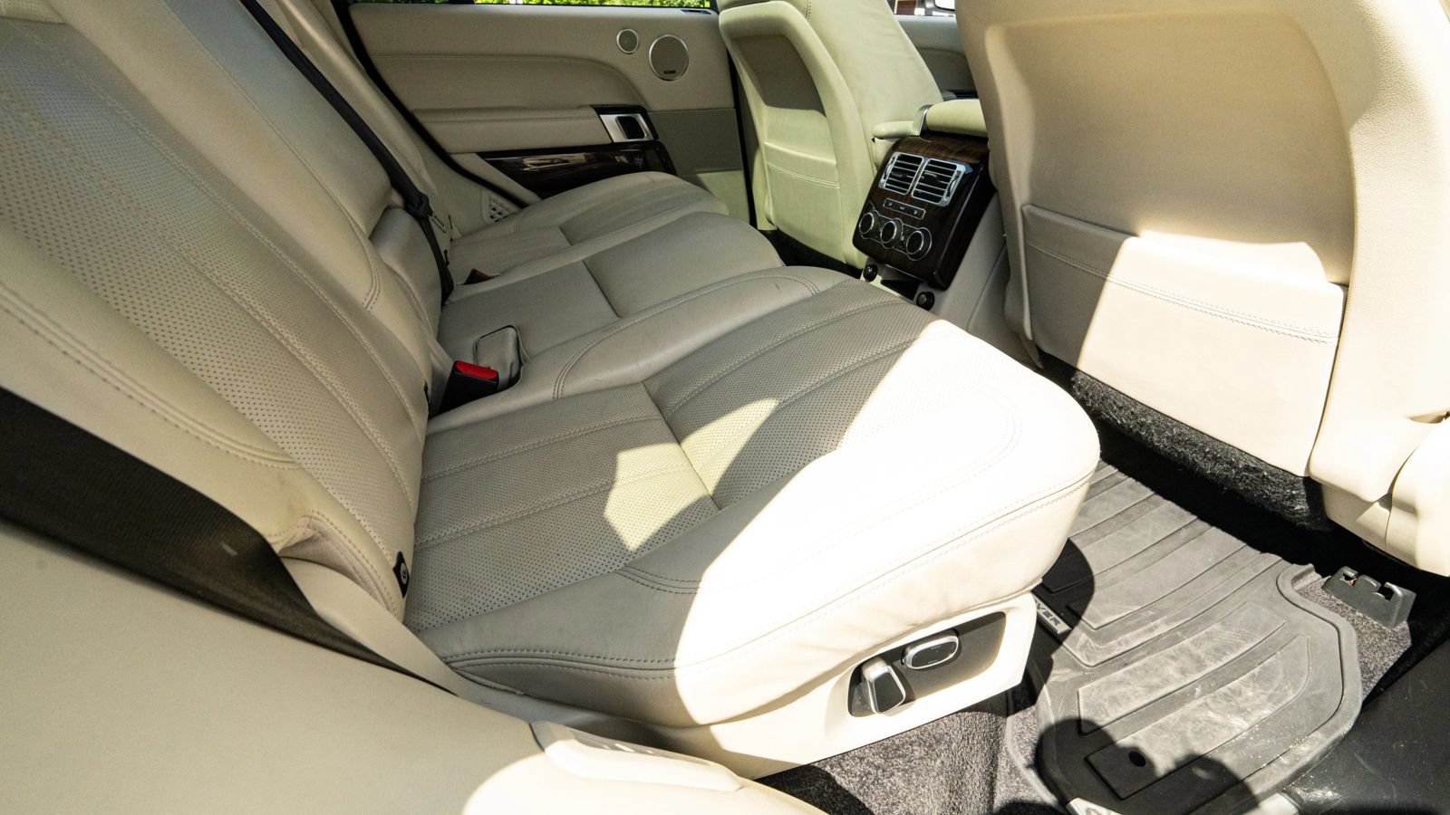 Used 2014 Land Rover Range Rover Supercharged AWD/4WD image 17