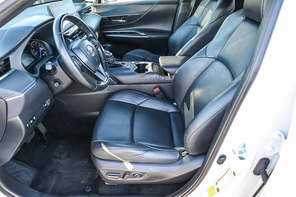 Certified 2023 Toyota Venza XLE AWD/4WD image 9