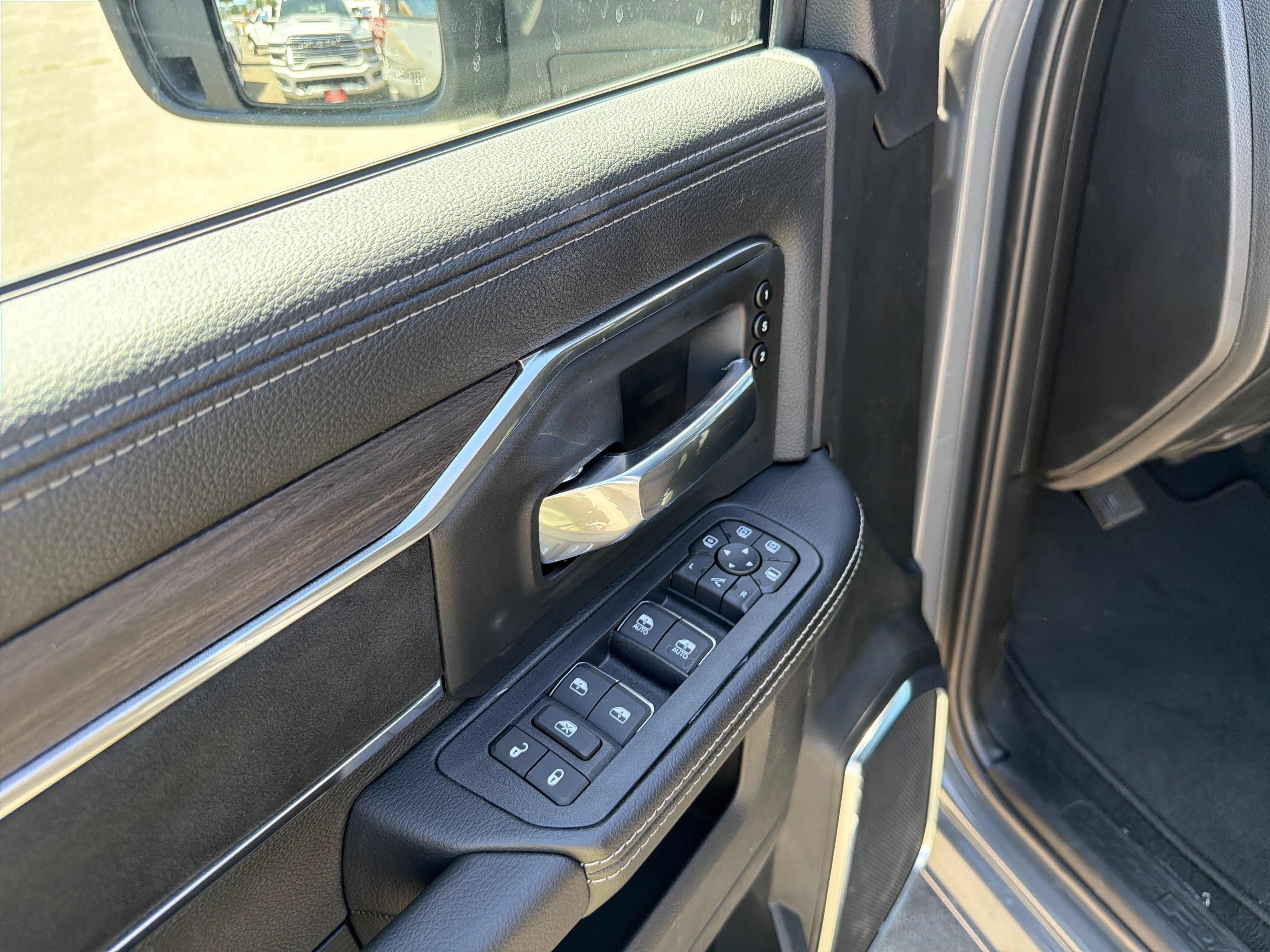 New 2026 RAM 2500 Laramie w/ Night Edition AWD/4WD image 15
