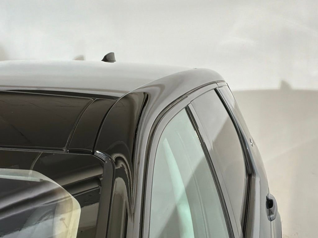 Used 2018 Land Rover Discovery Sport HSE image 23