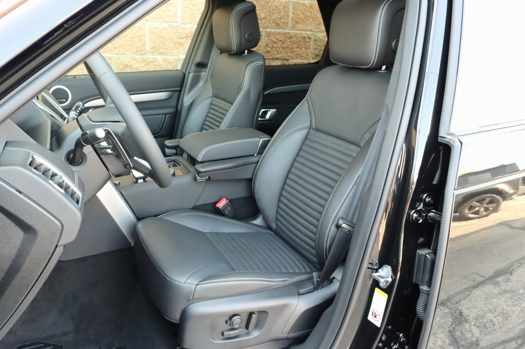 Certified 2024 Land Rover Discovery Dynamic SE AWD/4WD image 11