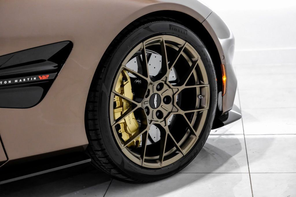 Used 2025 Aston Martin Vanquish RWD image 44