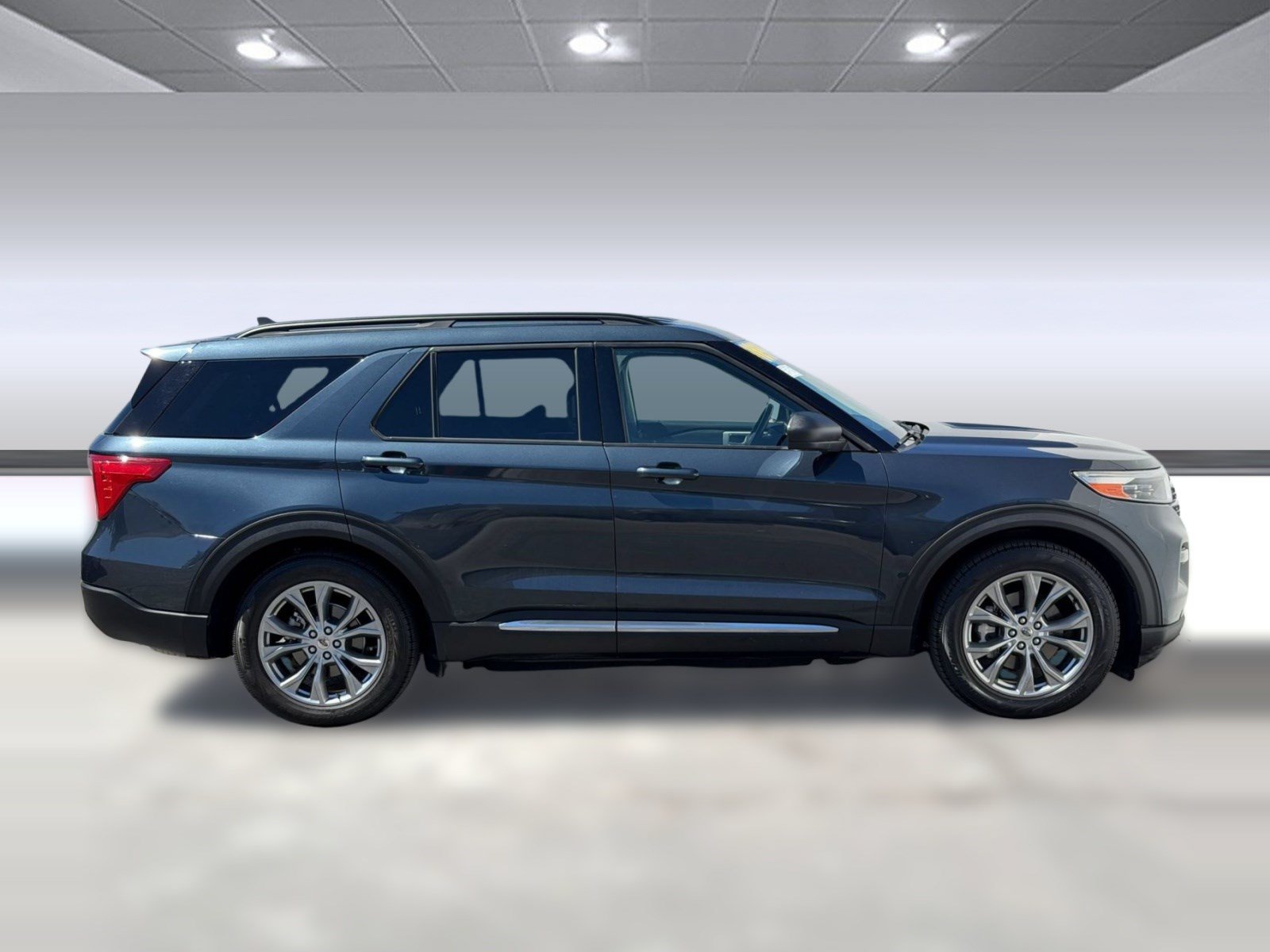 Used 2022 Ford Explorer XLT w/ Equipment Group 202A RWD image 7