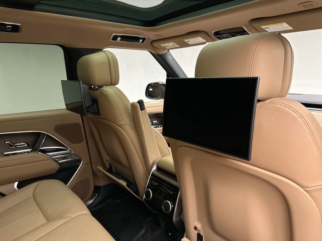 Used 2024 Land Rover Range Rover SE image 8
