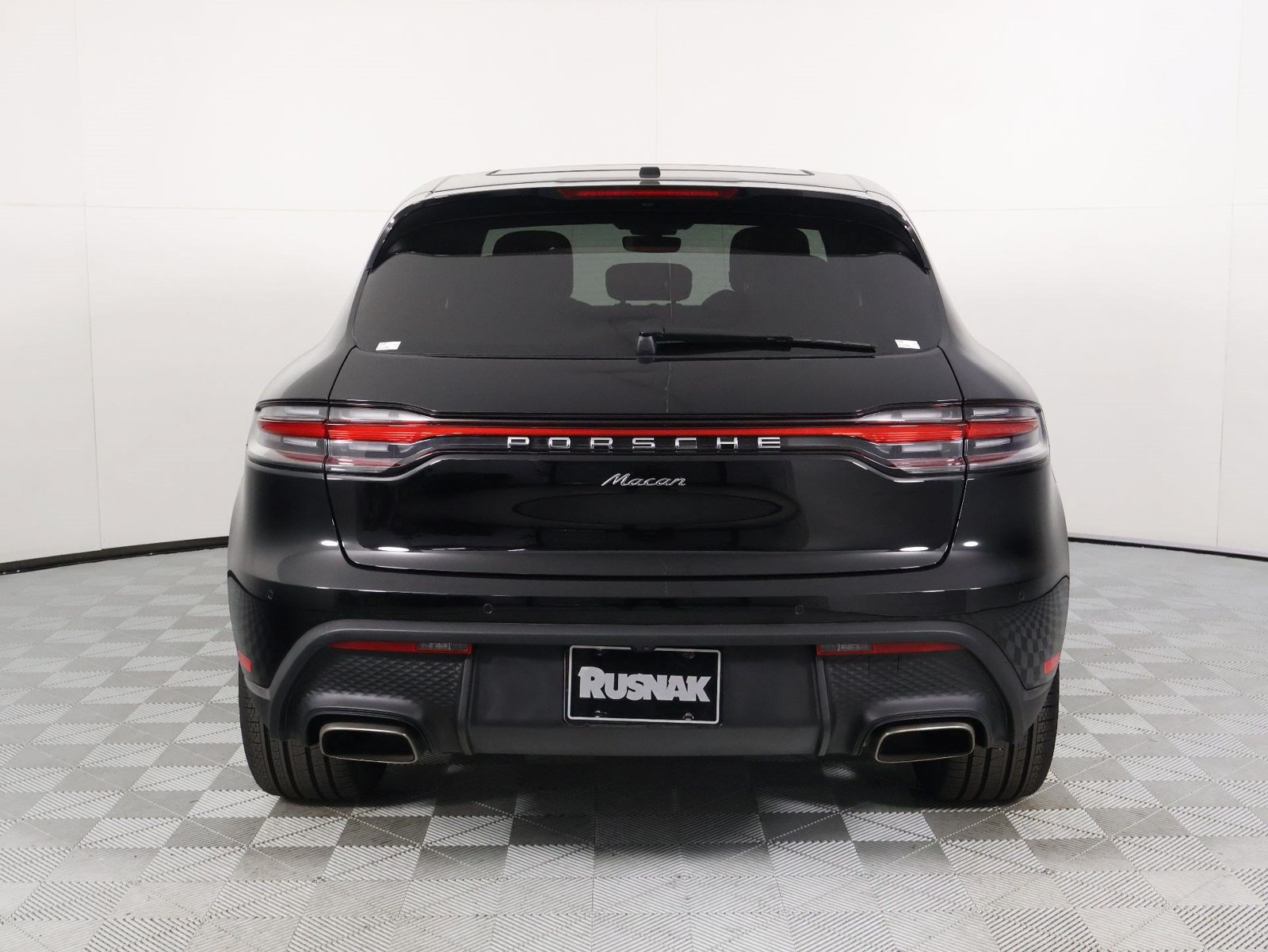 Certified 2026 Porsche Macan AWD/4WD image 6