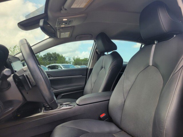 Used 2022 Toyota Camry XSE FWD image 12